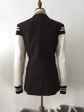 Der Felicity College-Blazer aus Kunstleder